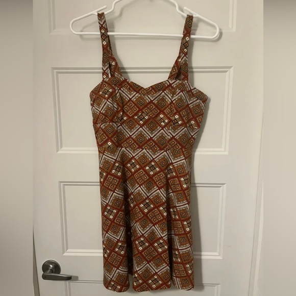 Short dress with geometric pattern - Picture 4 of 5